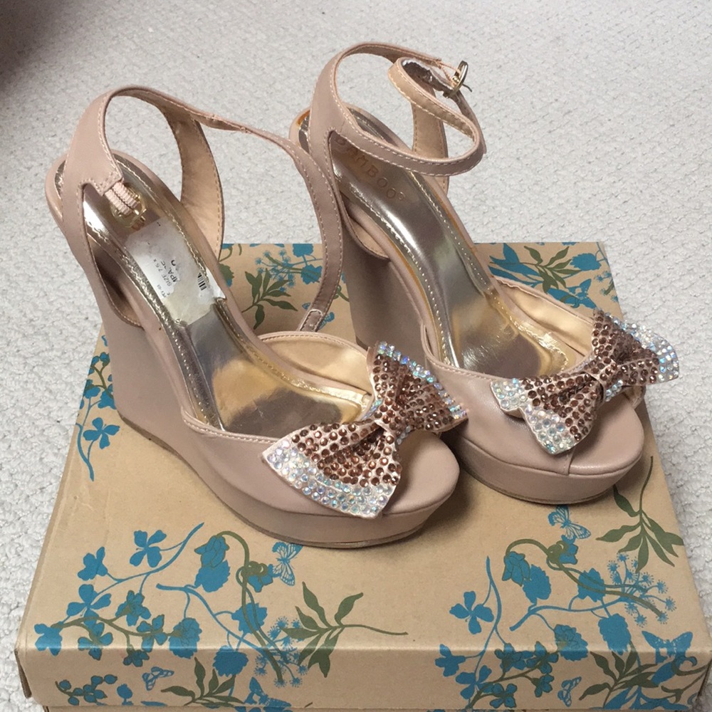Nude Wedges